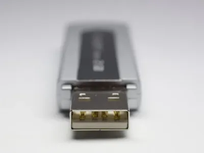 Энтузиаст проверил, могут ли USB-флешки очень долго хранить данные без питания